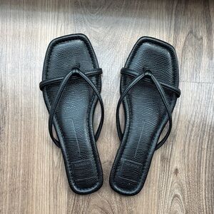 Dolce Vita Lucca flip flop sandal